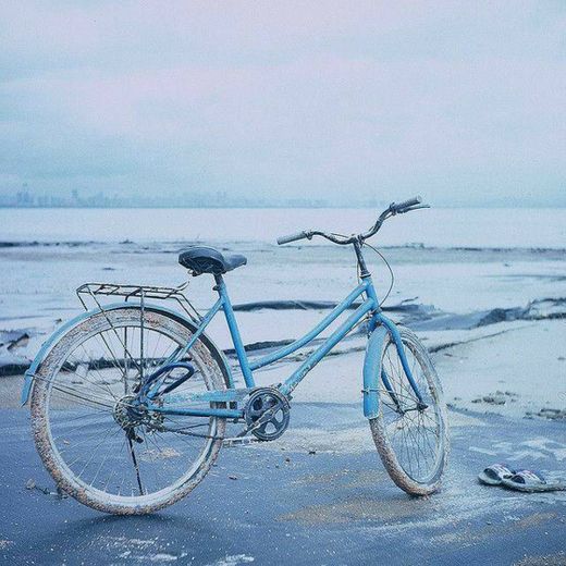 Bicicleta azul pastel (wallpaper)