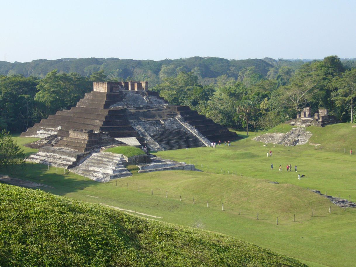 Lugar Zona Arqueológica de Comalcalco