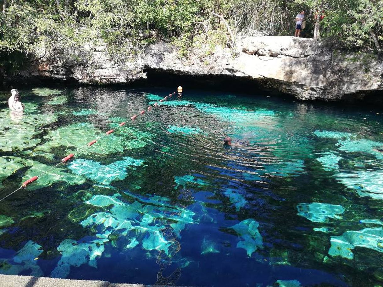 Lugar Cenote Azul