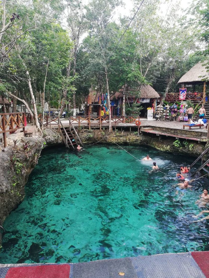 Lugar Cenote Zacil-Ha