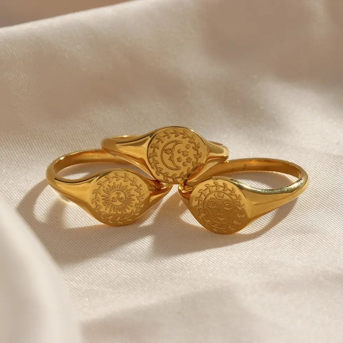 Fashion Anillo chapado en oro con forma de luna y estrella