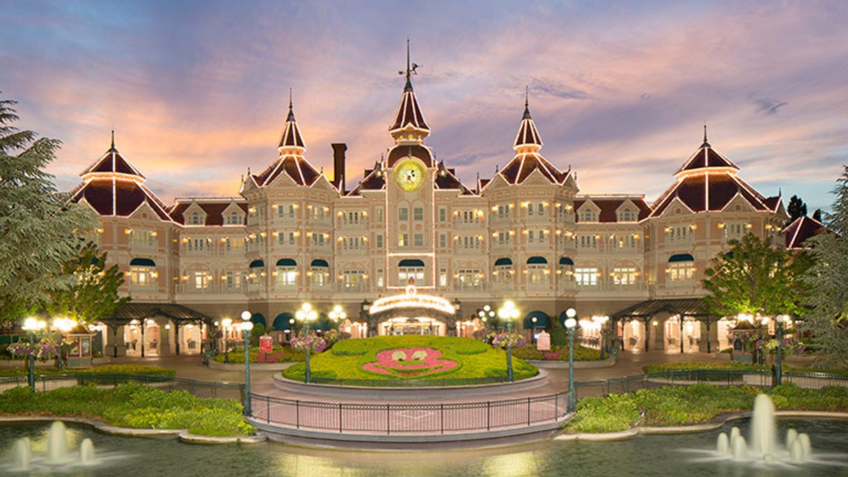 Lugar Castle Club - Disneyland Hotel