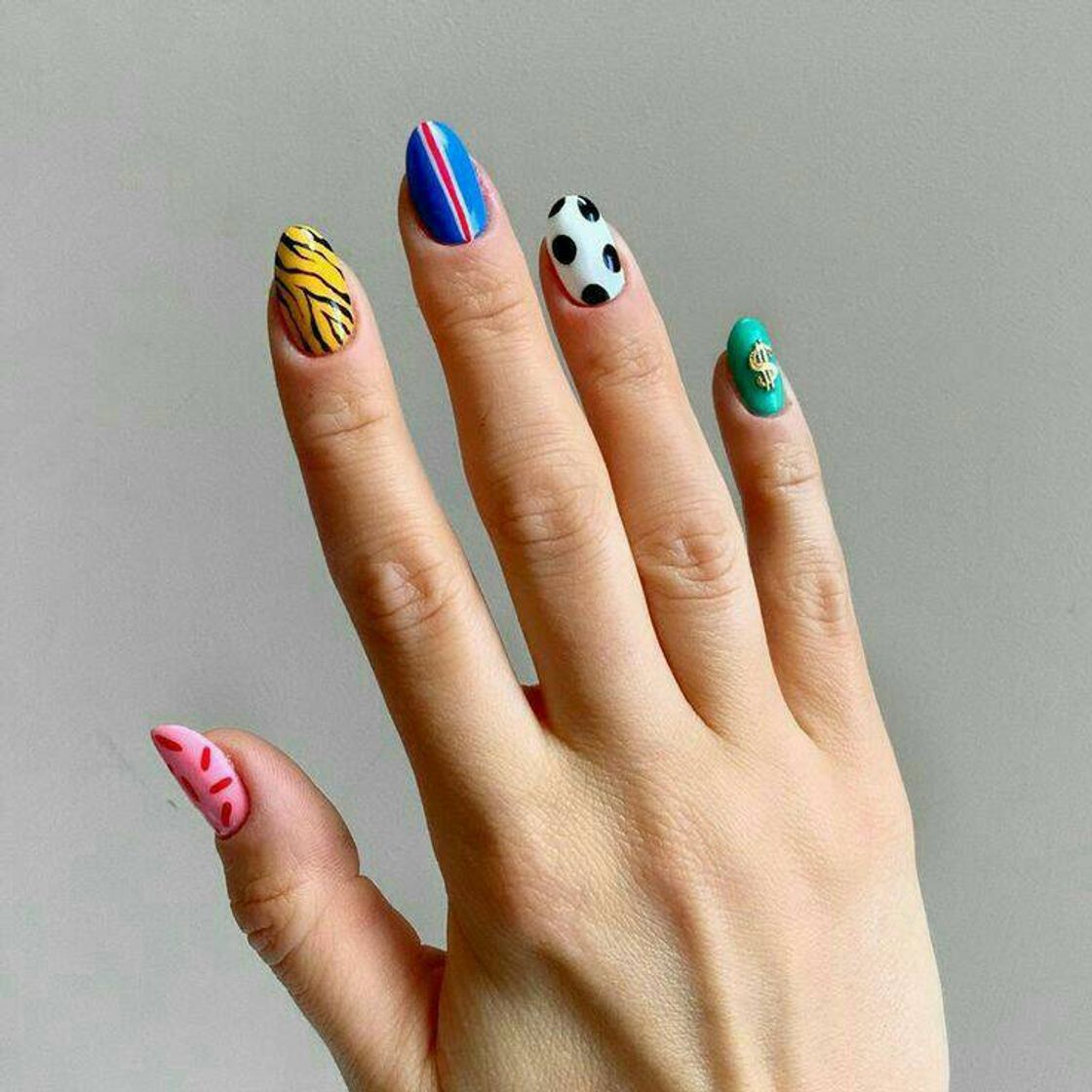 Moda unhas super coloridas 