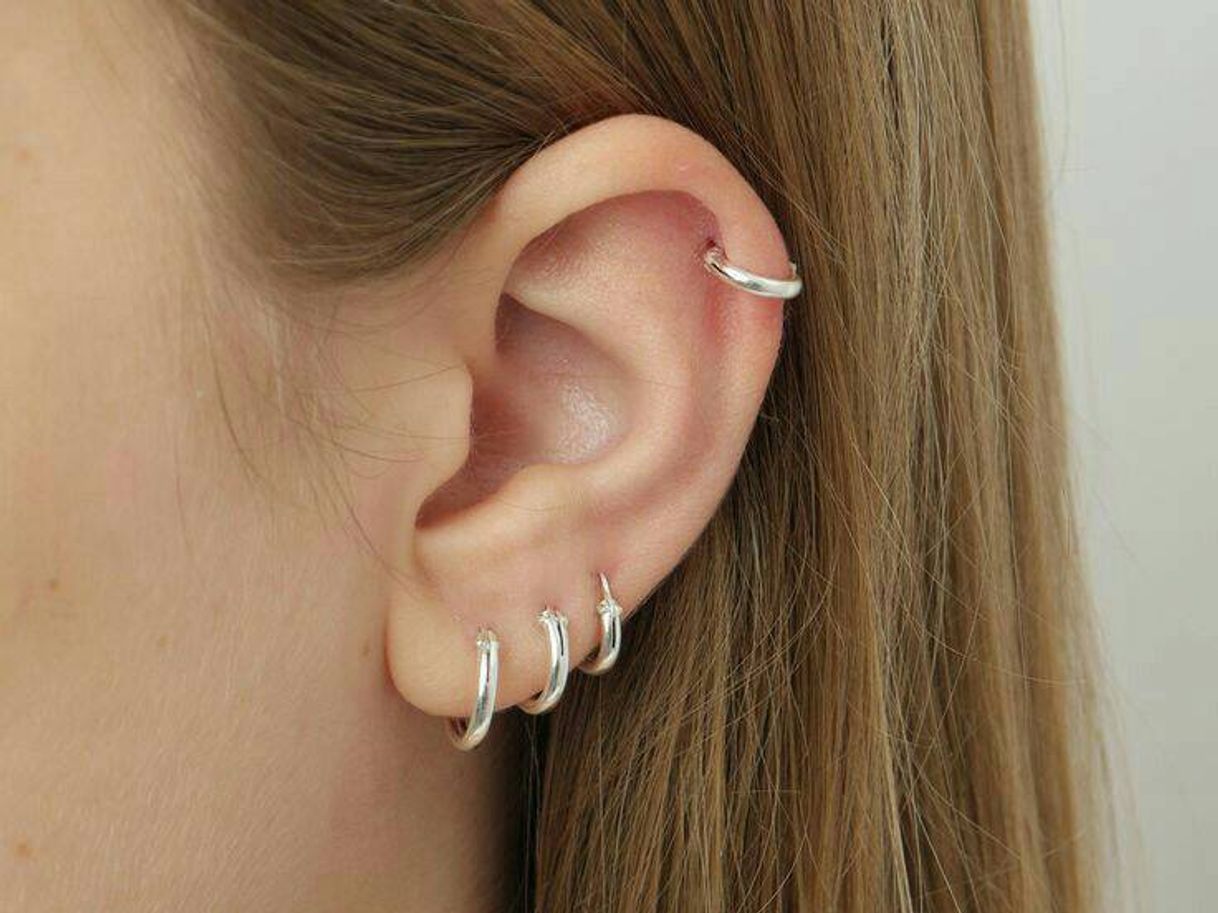 Fashion piercing na cartilagem 