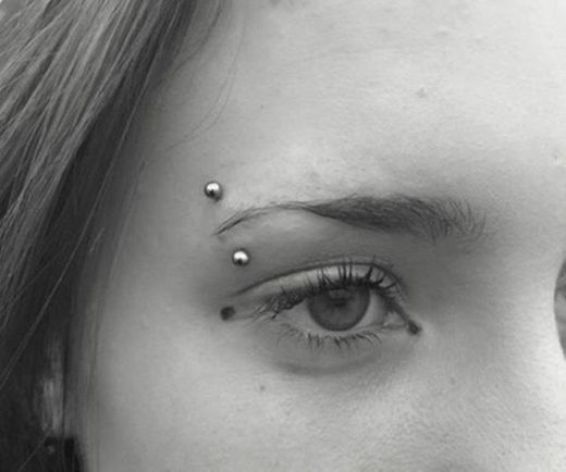 Piercing na sobrancelha