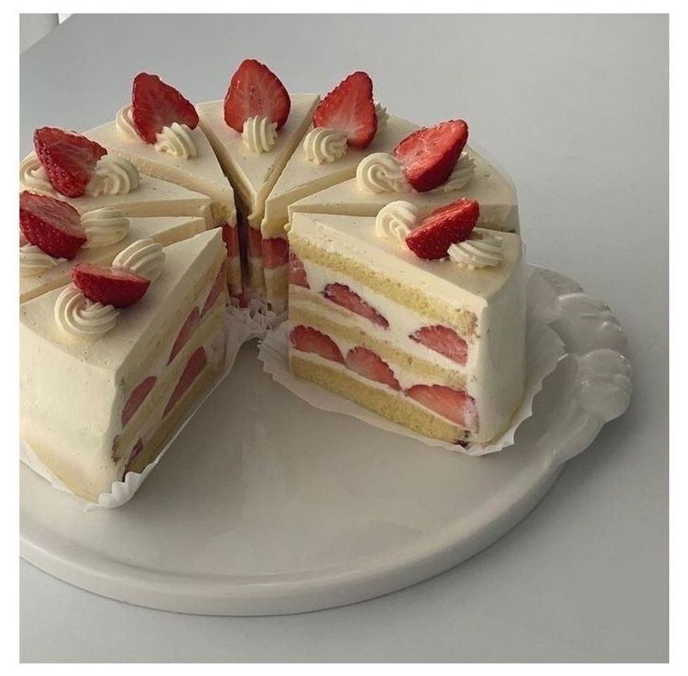 Fashion Stawberry cake 