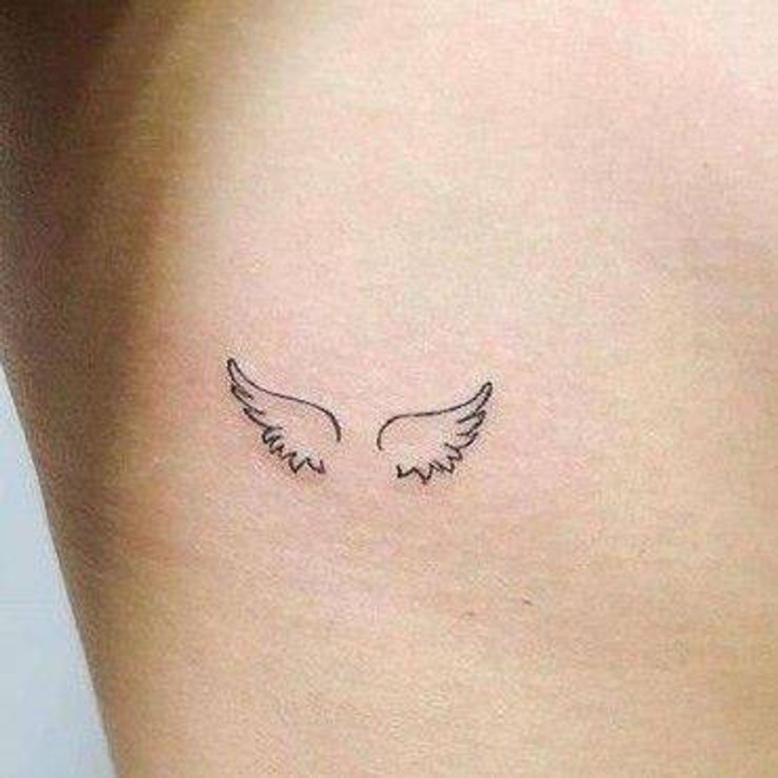 Moda Tatuagem de asa delicada 