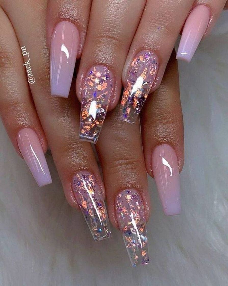 Fashion decorated nails