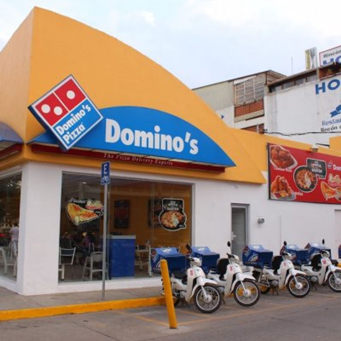 Restaurants Domino's Pizza Universidad