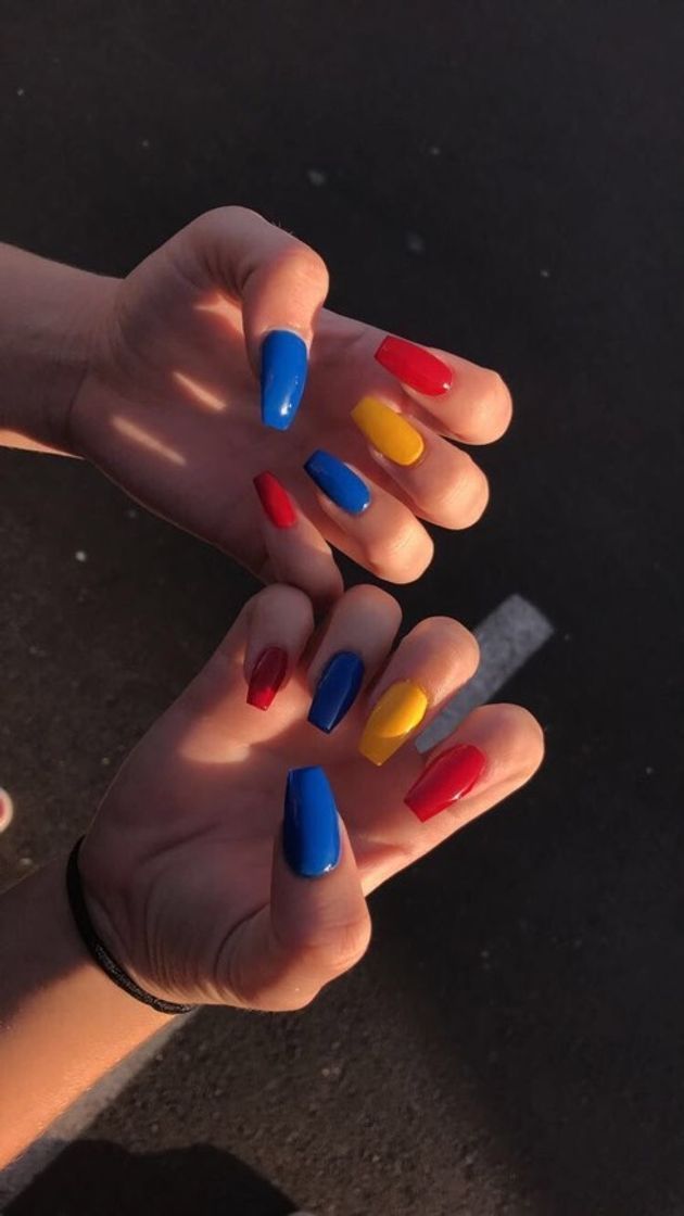 Social Primary color nails 