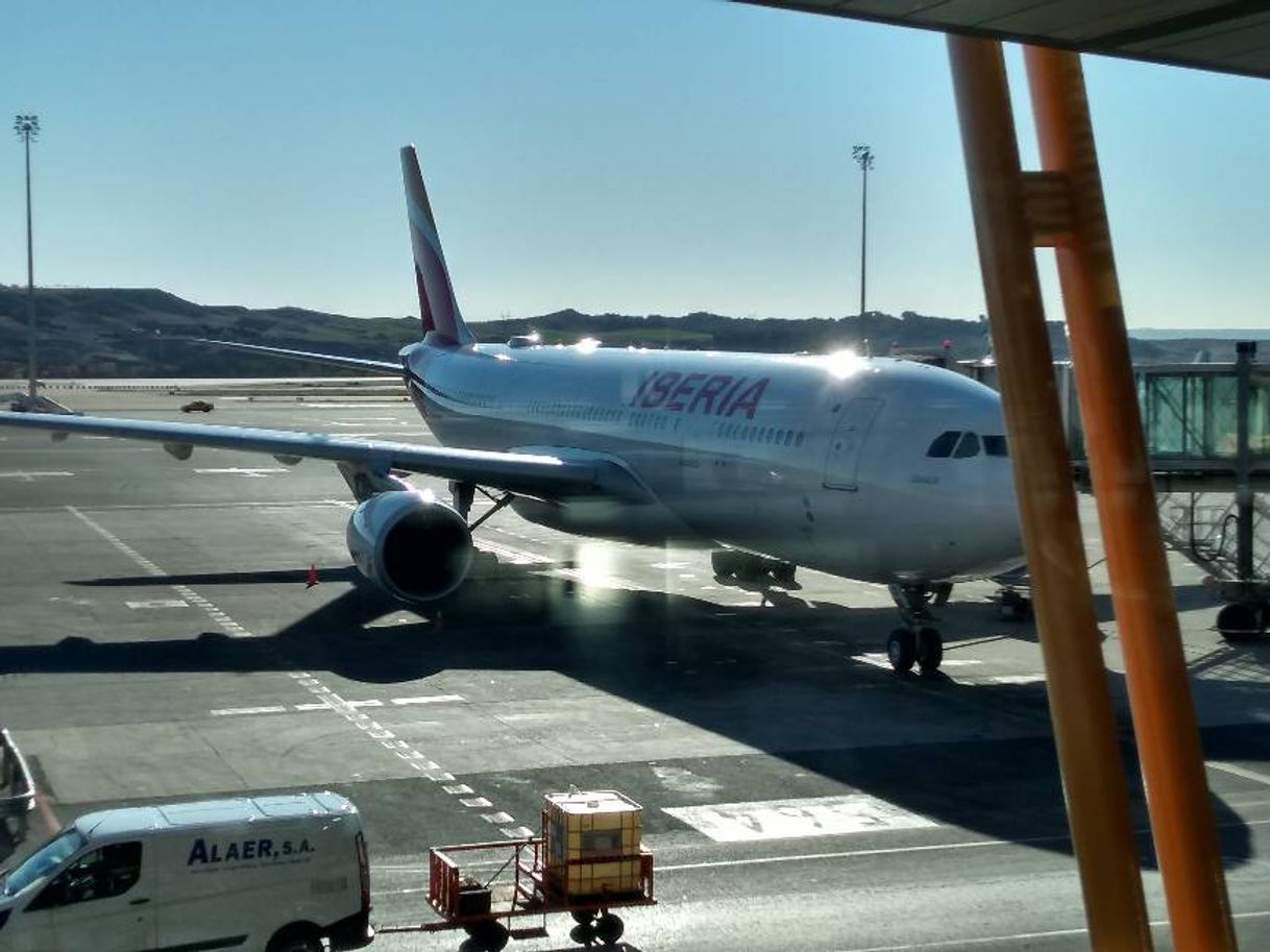 Lugar Aeropuerto Madrid-Barajas T4