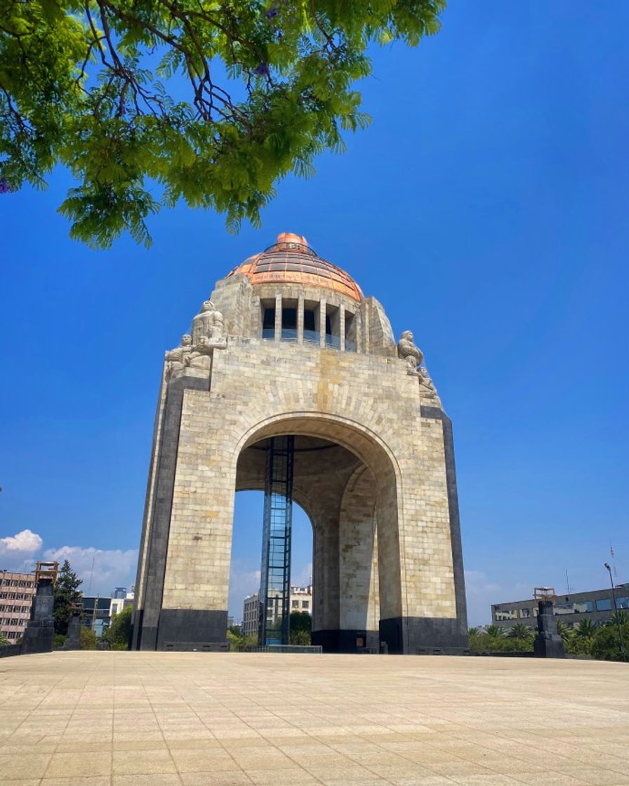 Lugar Monumento a la Revolución