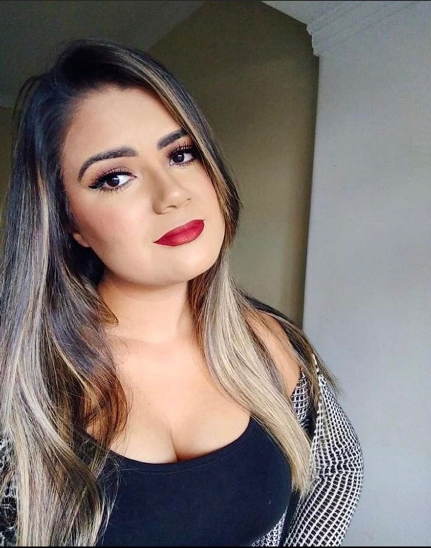 Moda Maquiagem com batom vermelho 💄 