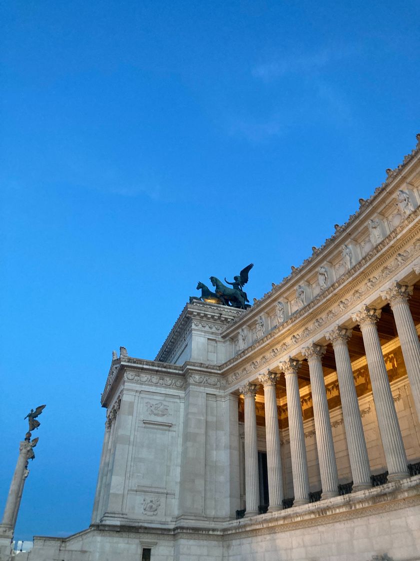 Lugar Piazza Vittorio Emanuele