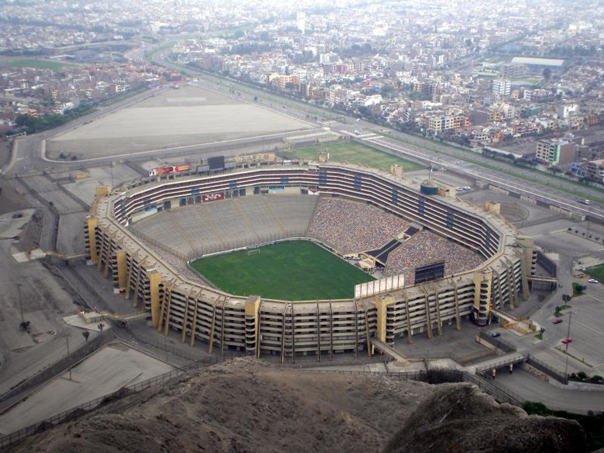 Lugar Estadio Monumental "U"