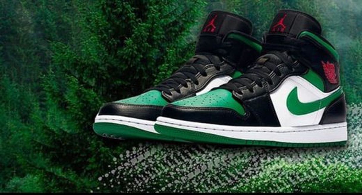 Social Nike Jordan 1 Mid