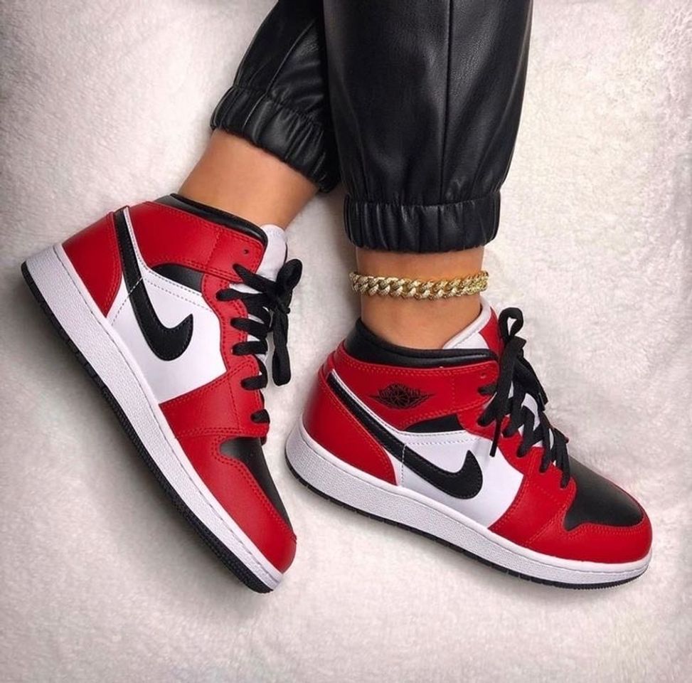 Social Nike Air Jordan 1 Retro High OG 'BRED Toe'