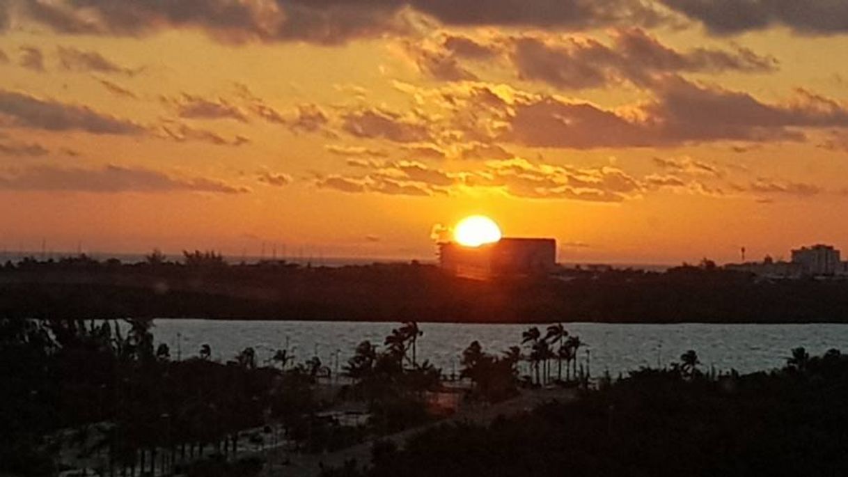 Lugar Fiesta Inn Cancún Las Américas