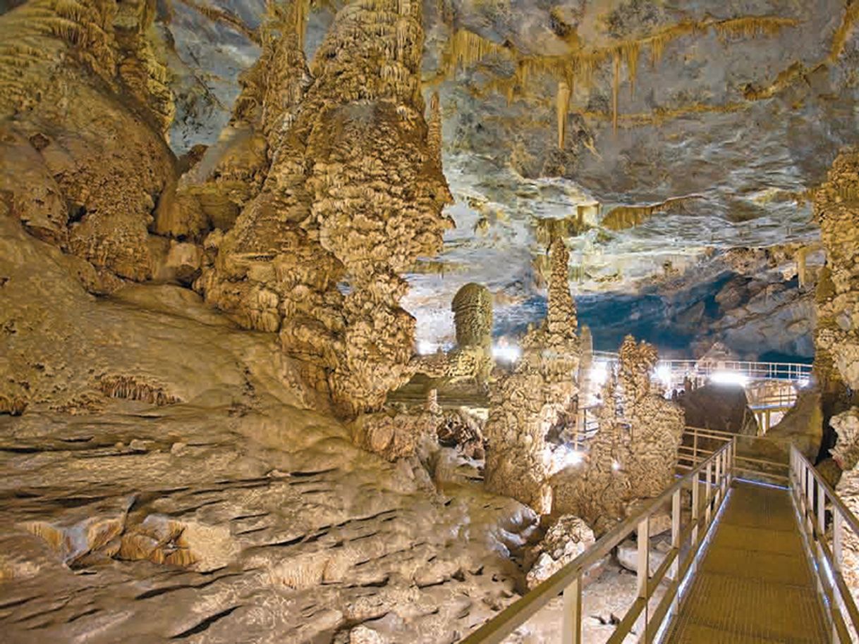 Lugar Grutas de Bustamante