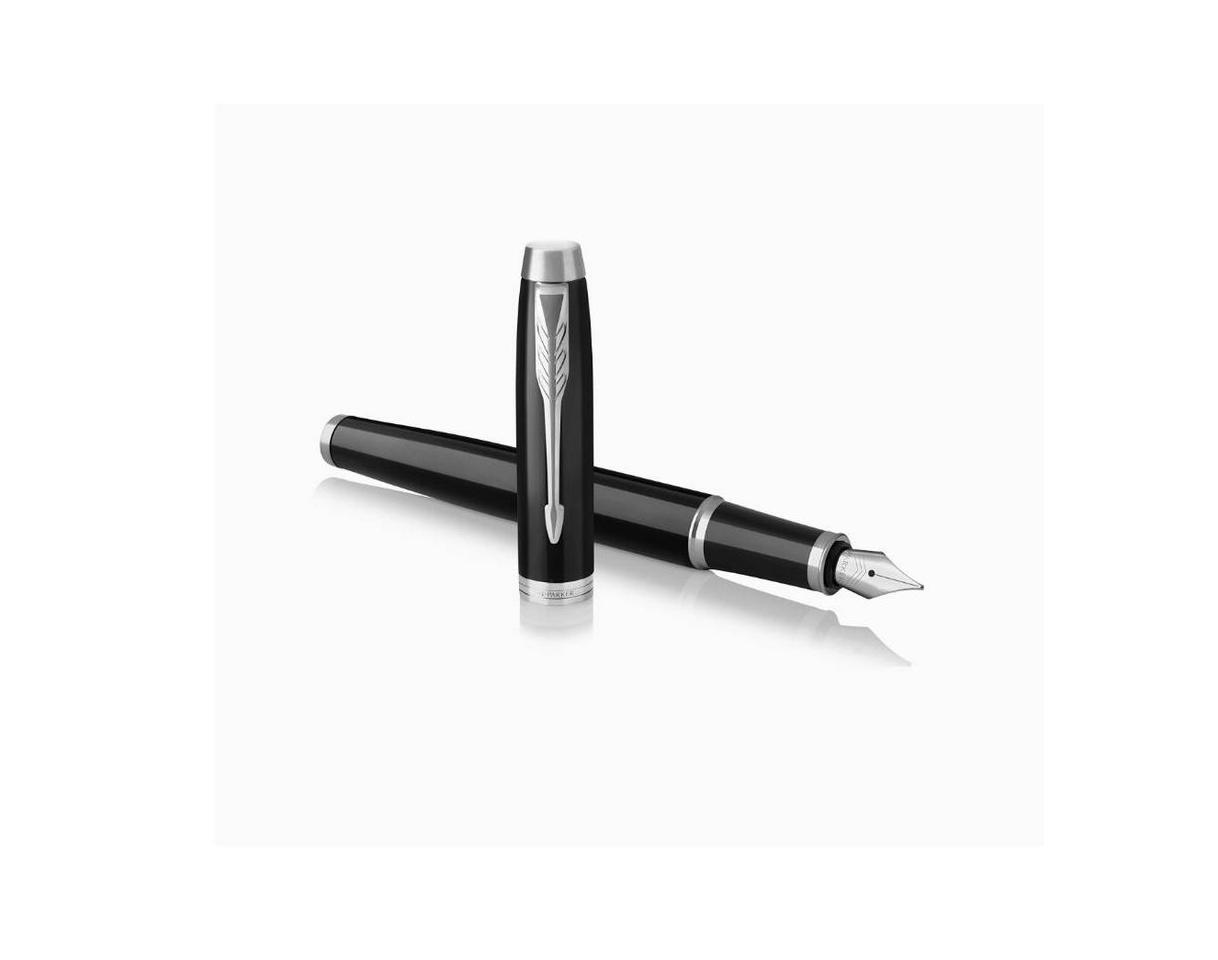 Product Parker IM -Pluma estilográfica lacada en negro con adorno cromado, plumín mediano