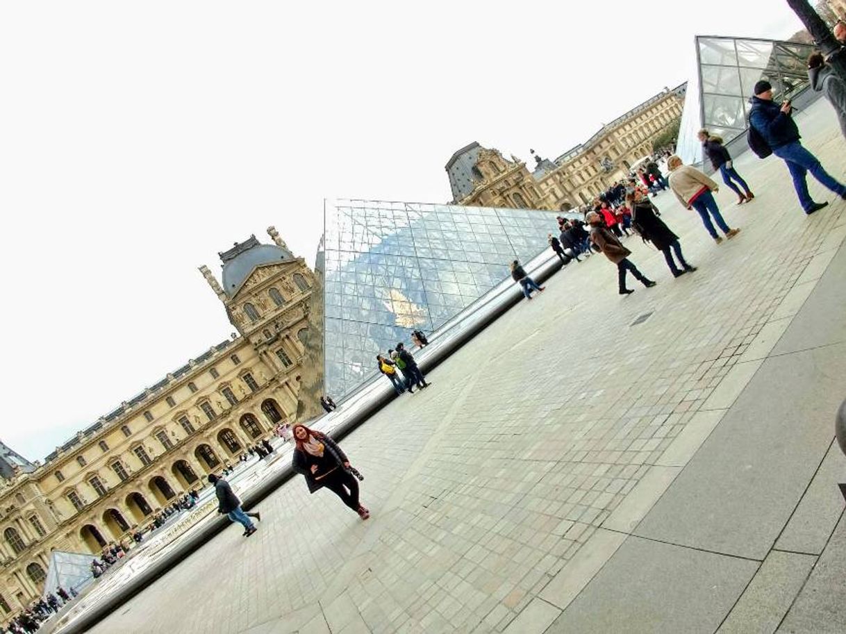 Place Museo del Louvre