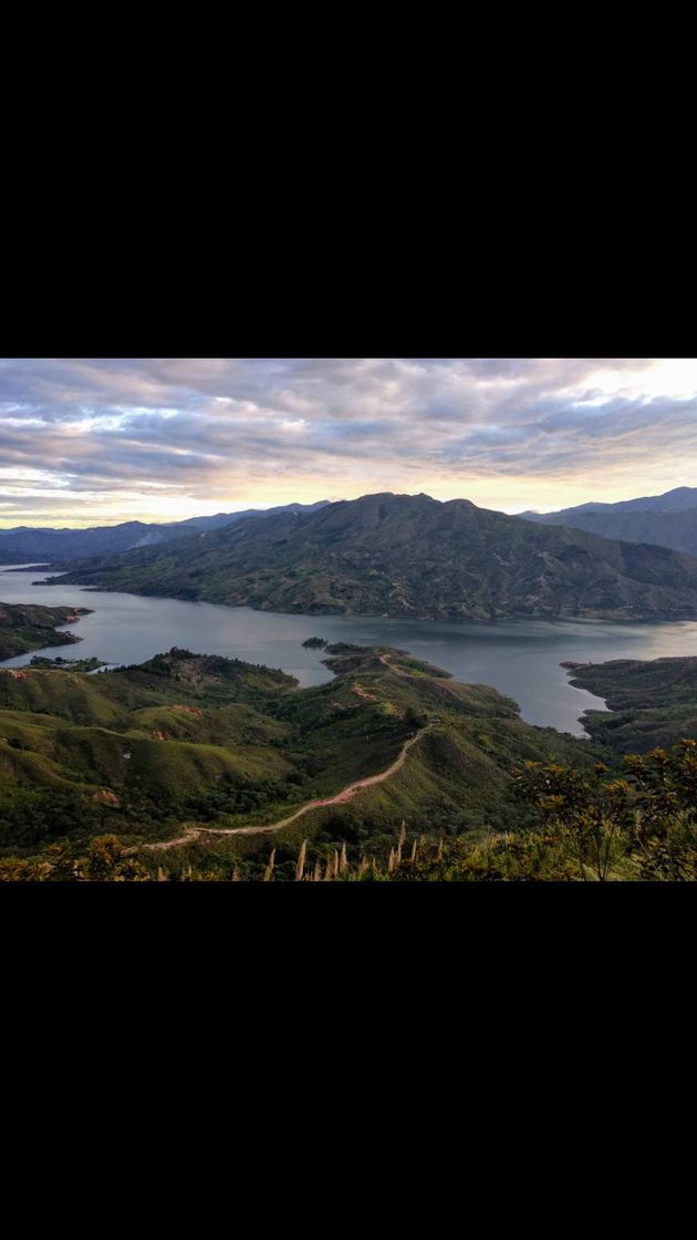 Lugar Embalse Salvajina