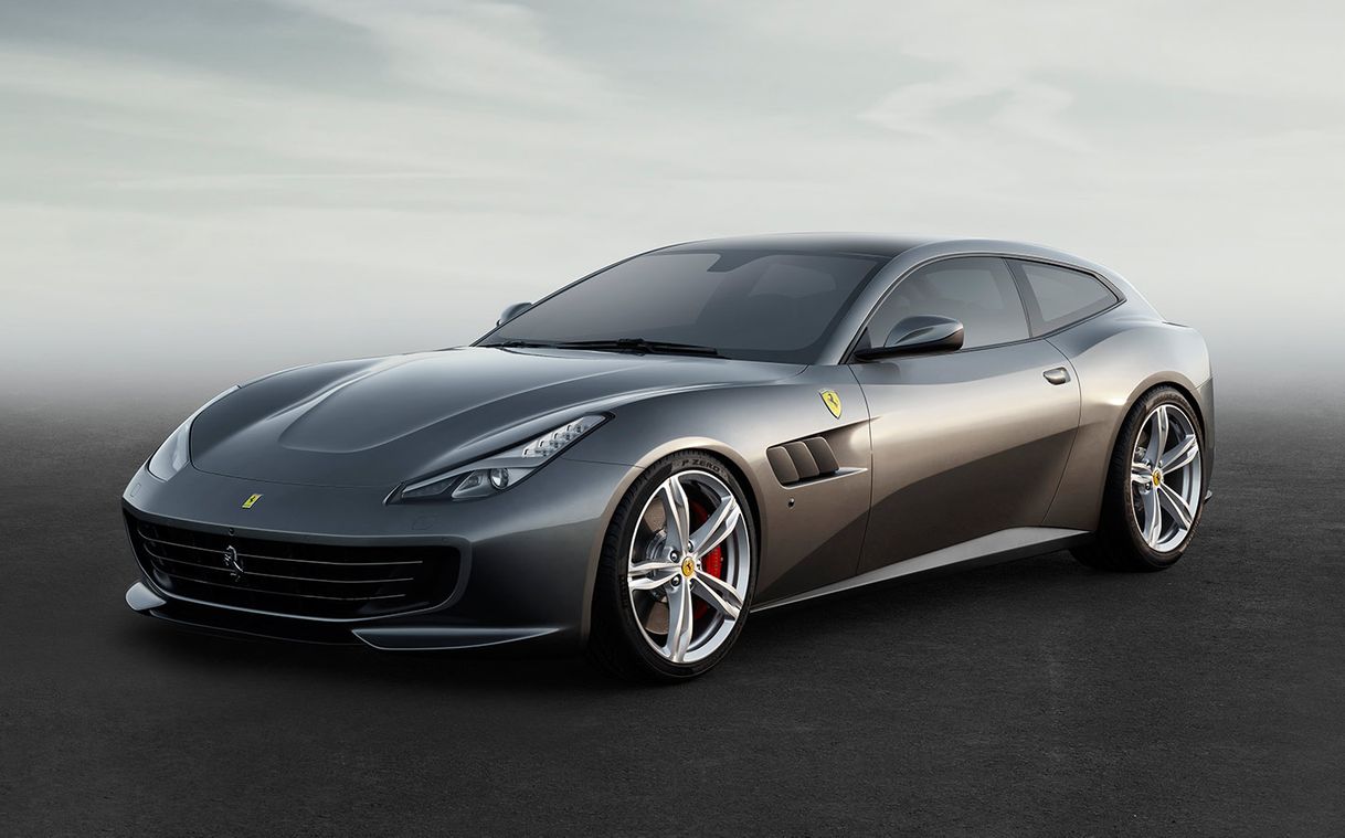 Moda GTS4 LUSSO Ferrari