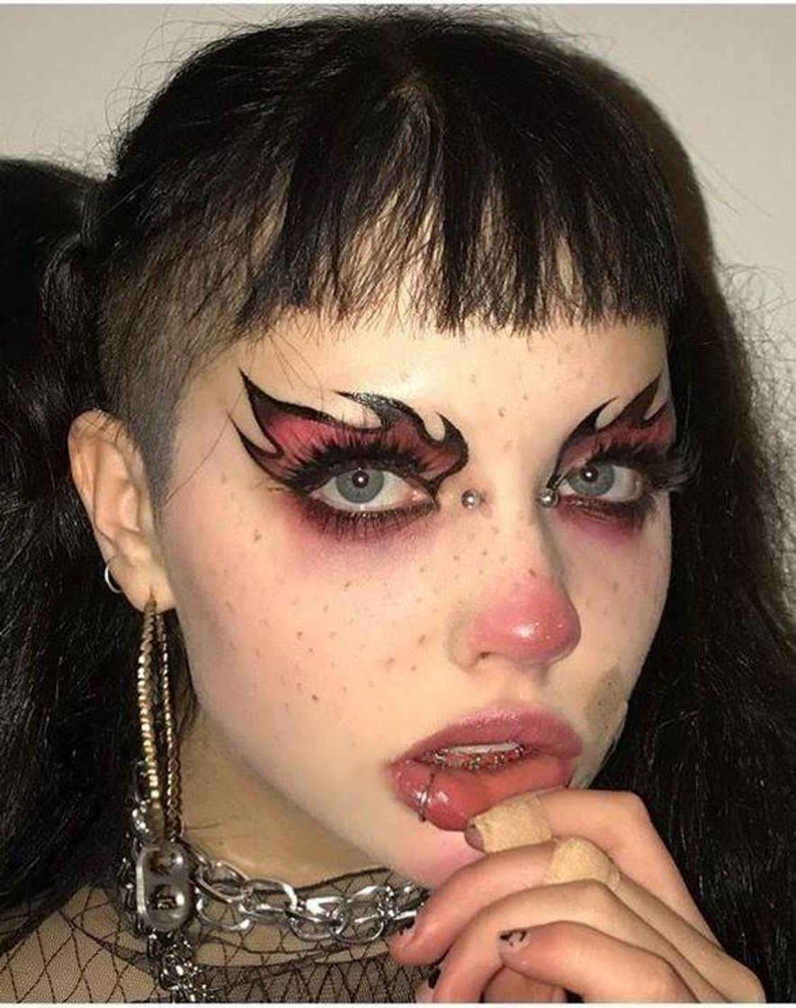 Social makeup goth