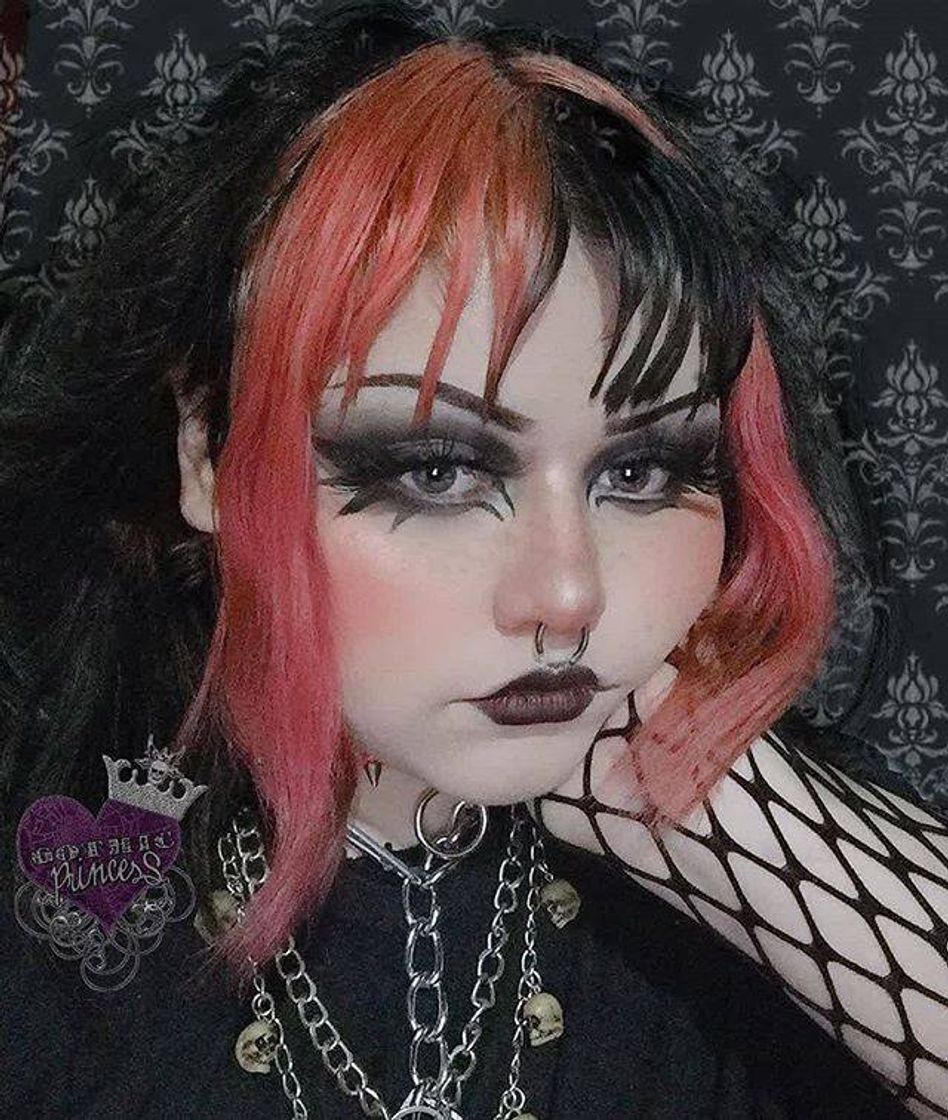 Social makeup goth girl