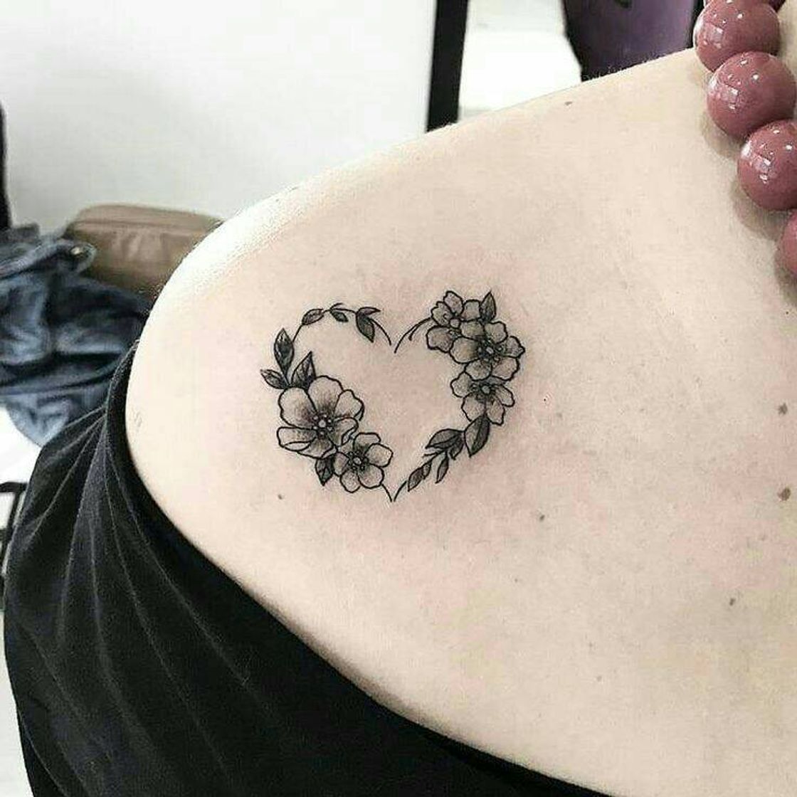 Fashion Tatuagem no ombro de coração ❤