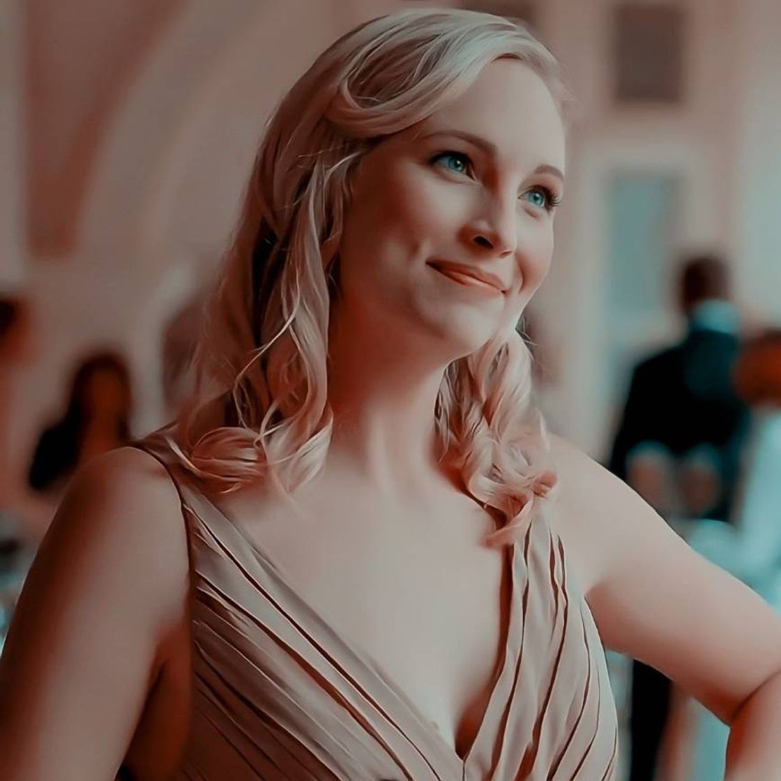 Fashion Caroline Forbes 