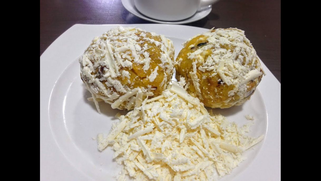 Social Bolón de plátano maduro asado. 