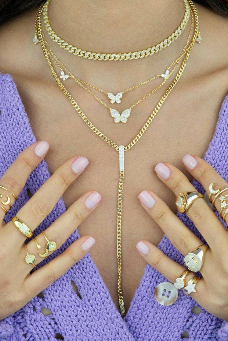 Moda Joyería fina: collares, brazaletes, anillos.