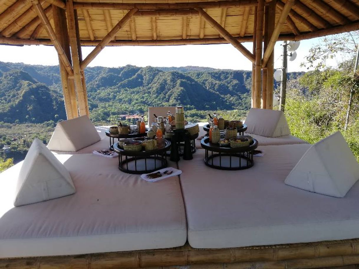 Social Un hotel magico, de un pueblo mágico con una vista mágica.