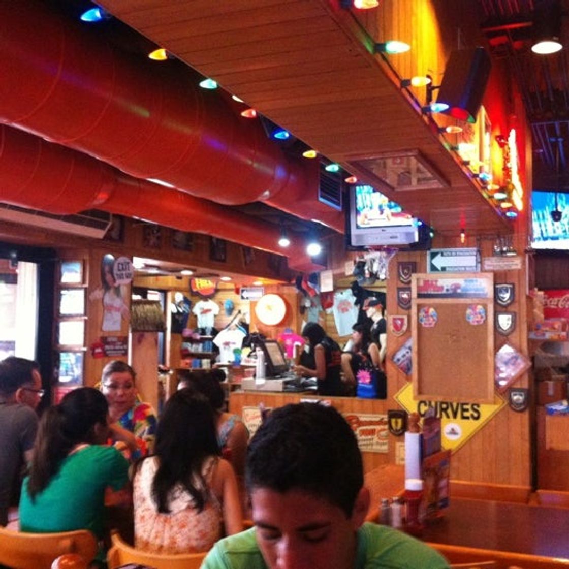 Restaurants Hooters Malecon Americas