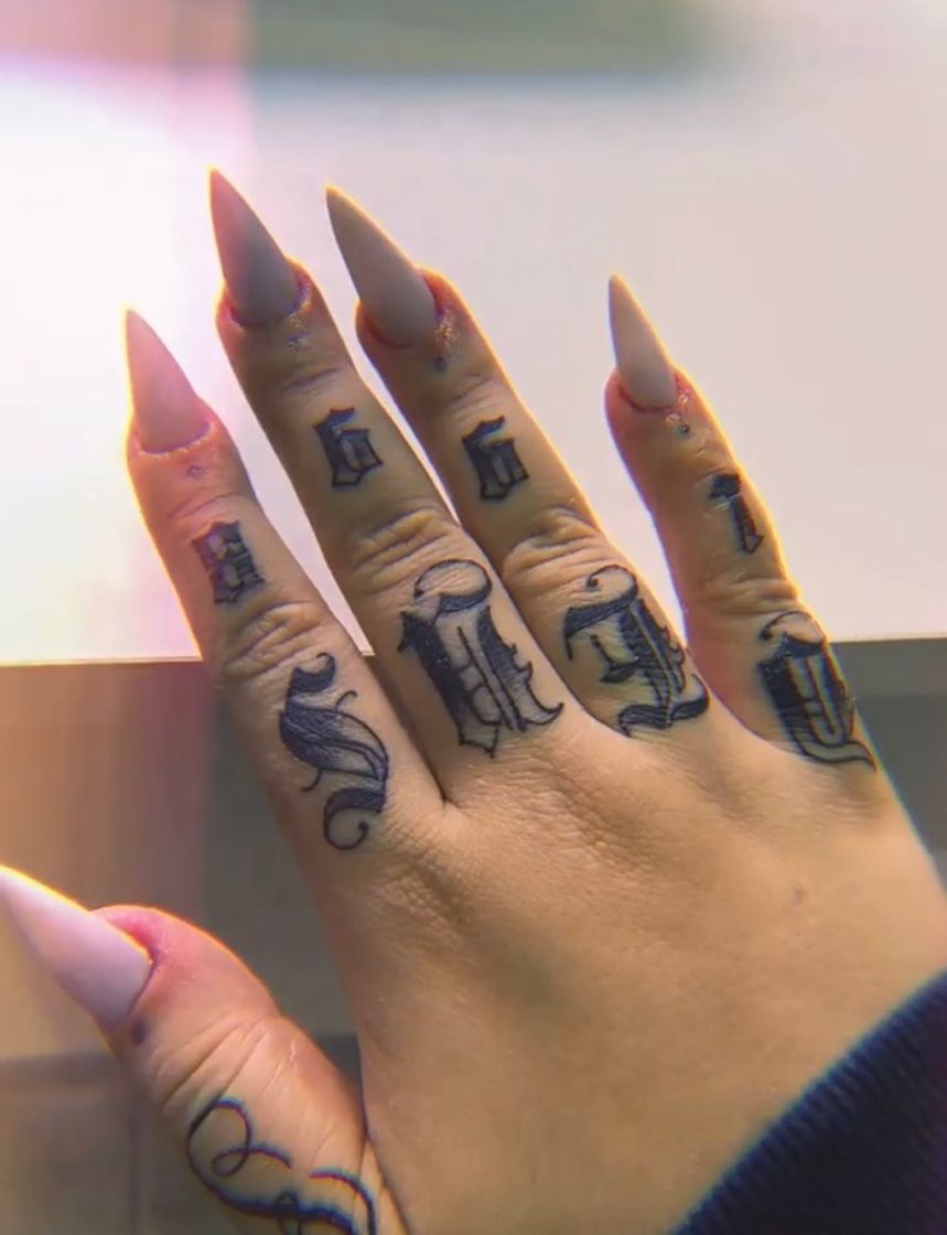 Fashion Tattoo - Lettering na mão 