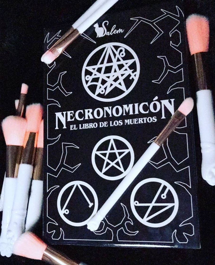 Moda Paleta NECRONOMICÓN |Salem Makeup| 🐱🖤