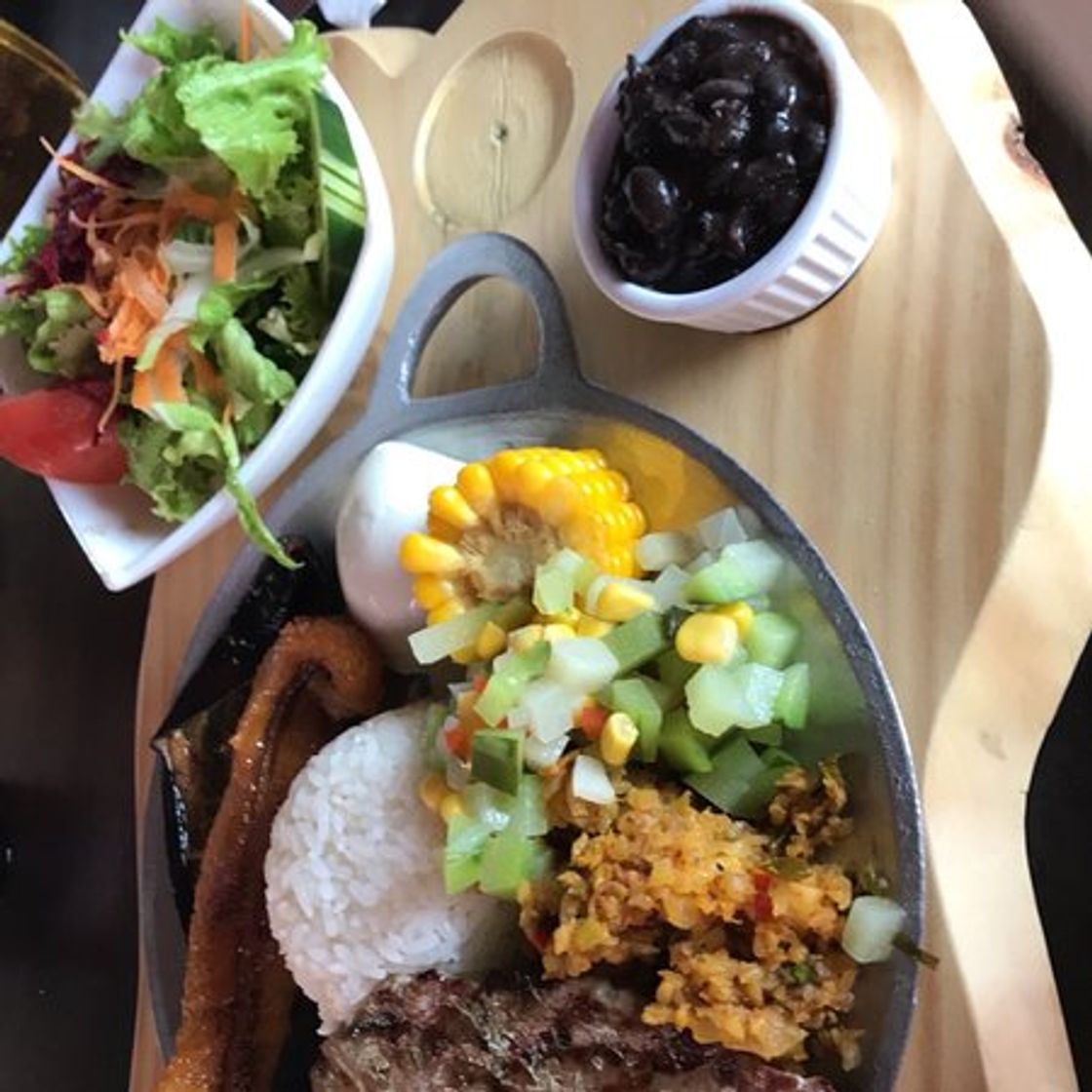 Restaurantes La choza del Laurel .. un restaurante ubicado en la Fortuna 