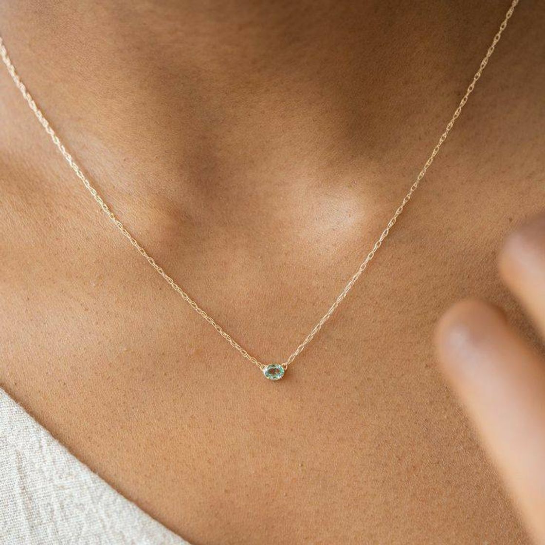 Social Green Sapphire Oval Centering Necklace
