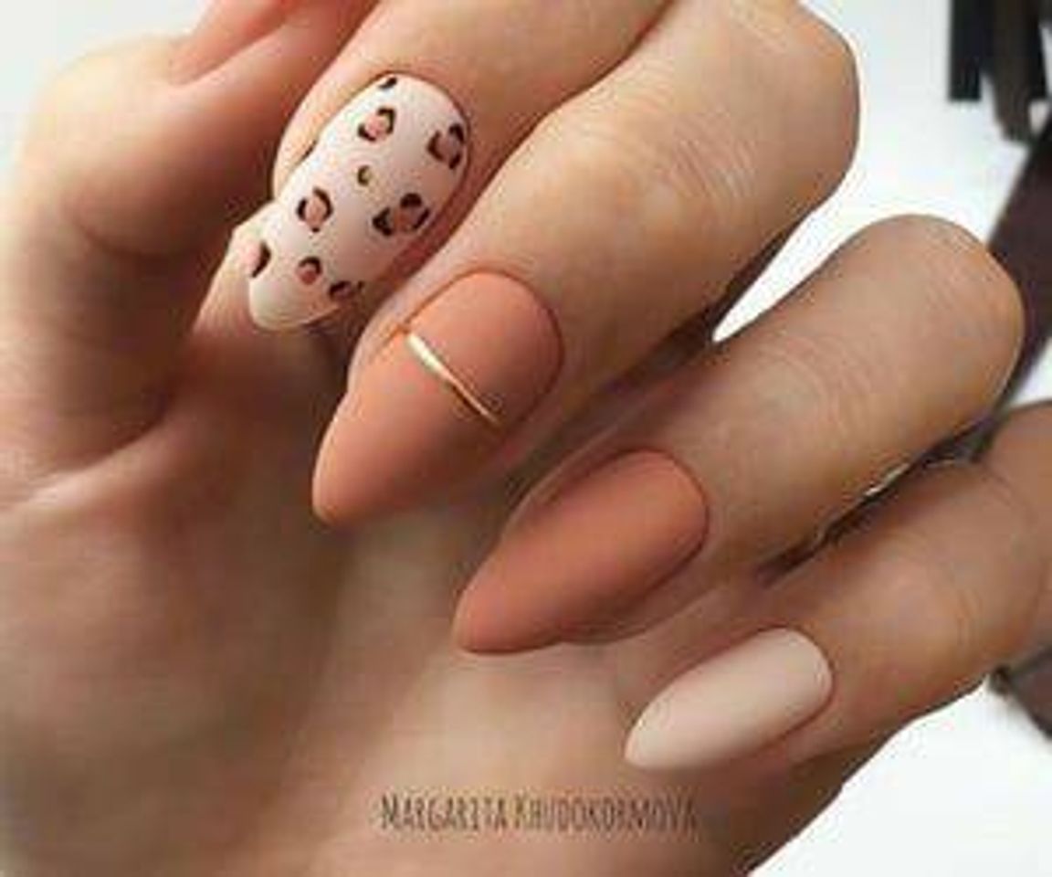 Social Fashion in Nails