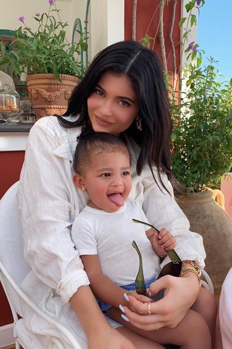 Moda Kylie Jenner com Stormi Jenner😍