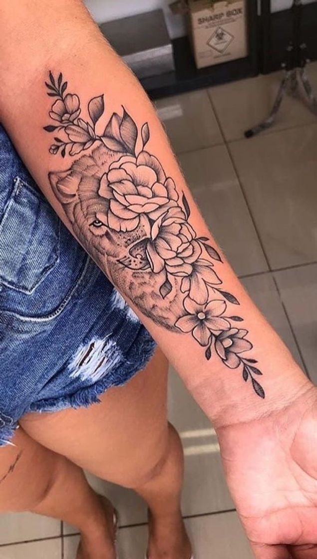 Fashion Tatuagem no antebraço 