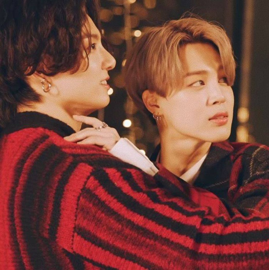Social hug jikook