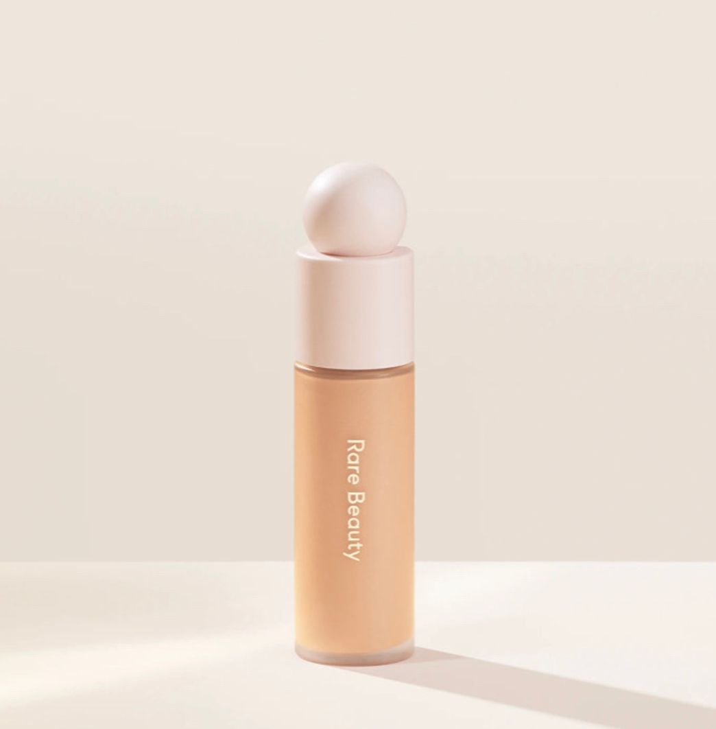 Social Base de maquillaje Rare beauty de Selena Gomez 