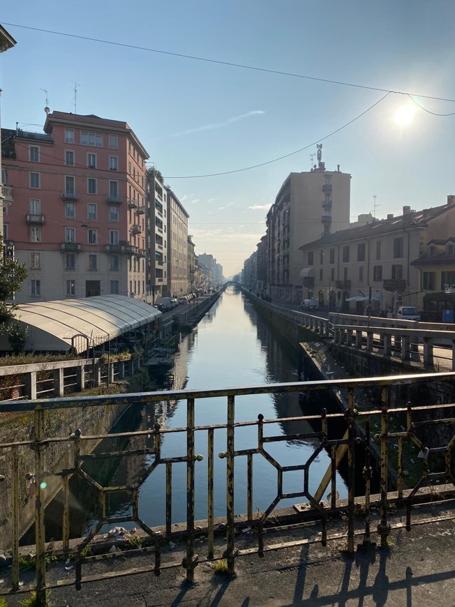 Place Naviglio Pavese