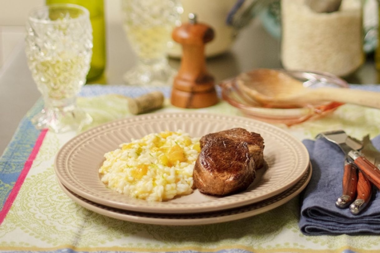 Fashion Risoto de queijo e damasco na pressão com medalhão grelhado ...