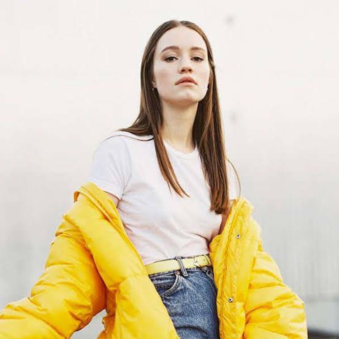 Moda Sigrid - Strangers (Official Video) - YouTube