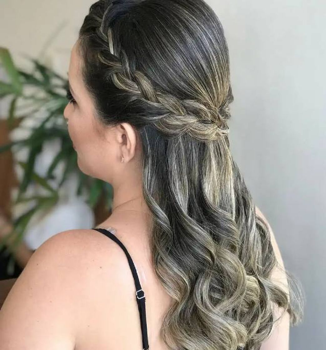 Moda Coroa de tranças com o cabelo solto