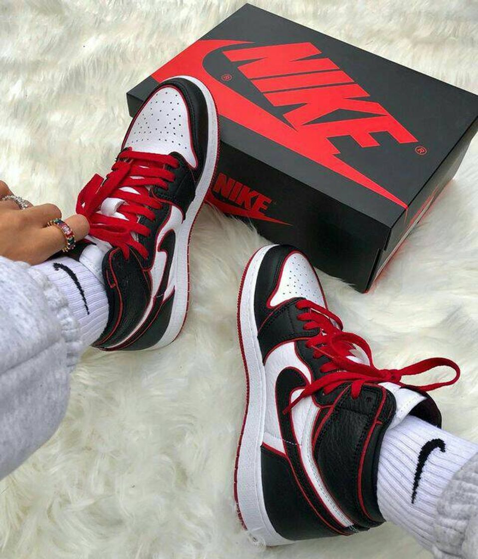 Social air jordan 1 retro bloodline