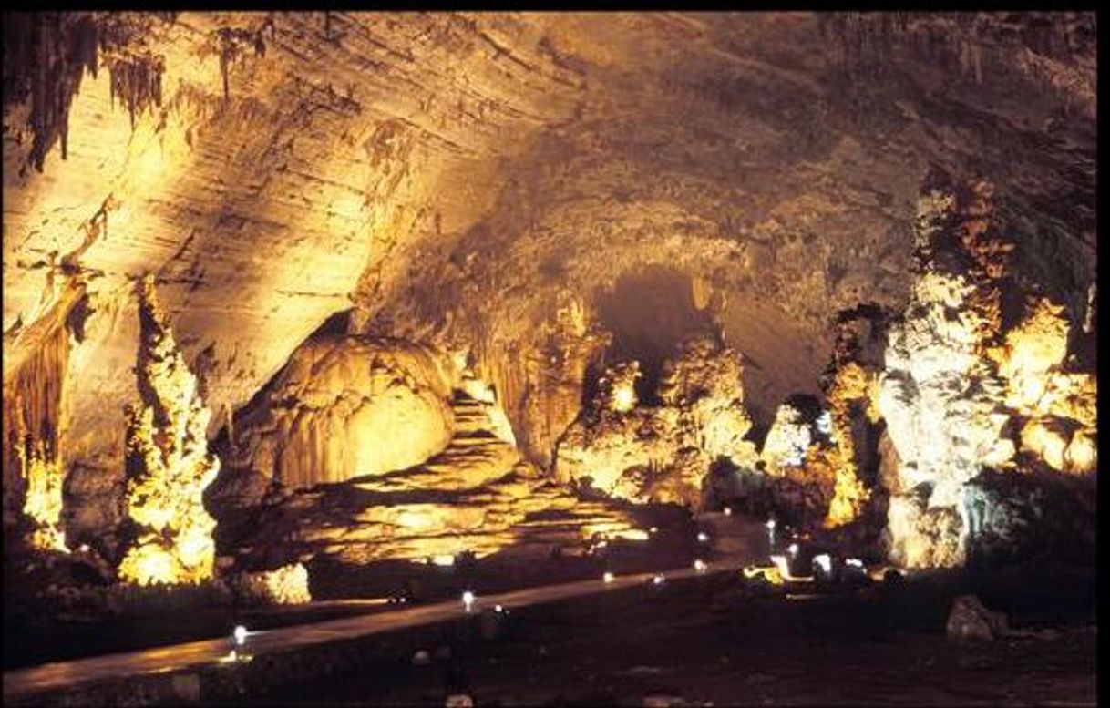 Place Grutas de Cacahuamilpa